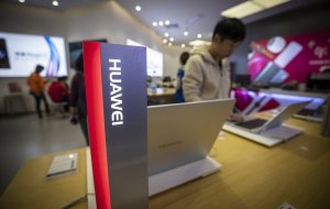 Huawei может вывести свою операционную систему на рынок осенью