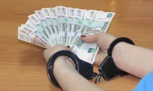 Главные полицейские Керчи попались на взятке