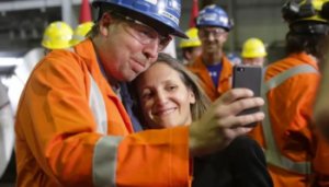 Министр иностранных дел Канады Кристина Фриланд посетила завод Евраза