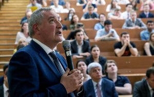 Рогозин: SpaceX занижает стоимость коммерческих запусков в три раза по сравнению военными