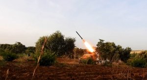 Боевики в Сирии продолжают атаковать позиции правительственных войск в Идлибской зоне деэскалации, перебрасывают туда людей и технику - российский ЦПВС