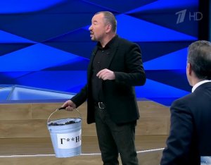 [Соловьёвщина] Ведущий хам. Закон отрицательной селекции в телеэфире страны: «Ведро г**на в студию!»