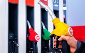 ФАС: Нефтяные компании нарушили условие соглашения с правительством о заморозке цен на бензин
