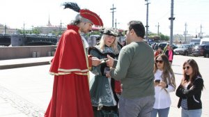Четырёх аниматоров в царских костюмах задержали в Петербурге. Штраф задержанным за незаконный бизнес составит от 500 до 2000 рублей