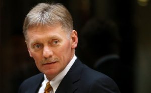 Песков назвал надпись «Путин вор» на баннере, вывешенном на мосту в Набережных Челнах, «абсолютно оскорбительной»