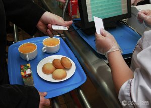 В Сургуте чиновников будут кормить школьными обедами ради экономии