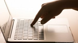 Полиция германии проводит десятки рейдов по поводу "хейт спич" в соцсетях