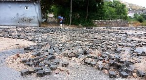 Ливень смыл брусчатку на одной из старейших улиц Севастополя