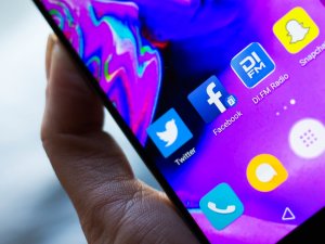 Компания Facebook запретила предустанавливать приложения Facebook, Instagram и WhatsApp на новые смартфоны от Huawei