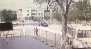Девушка на автомобиле сбила детей катающихся на лошадях в Актау