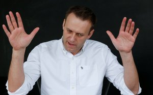 Навальному продлили испытательный срок до 2020 года по делу "Ив Роше