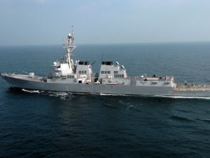 США направляют в Оманский залив ракетный эсминец