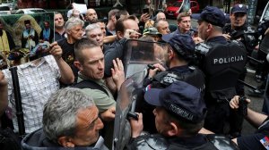 Сербия готова ввести войска в Косово