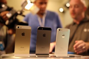 В Европе продажи iPhone рухнули на четверть. Это худший результат за пять лет