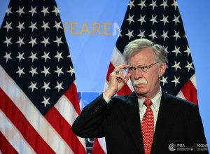 Болтон сообщил о планах США лишить Кубу венесуэльской нефти