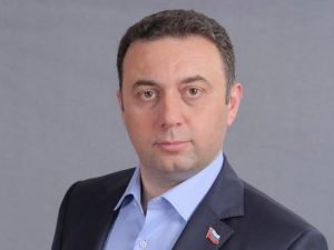 Установка мемориальных барельефов в Невском районе продолжается