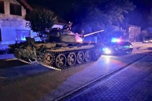 Пьяный мужчина покатался на советском танке по польскому городу