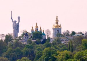 Суд отменил переименование проспектов в Киеве в честь Бандеры и Шухевича.