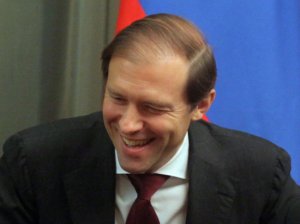 Мантуров объяснил выбор люксов в командировках