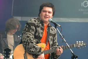 [«Дpyг дpyга называть по имени»] Тихий огонёк: умер солист "Високосного года" Илья Калинников