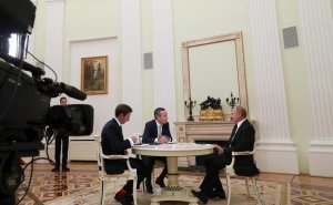 В преддверии саммита «Группы двадцати» Владимир Путин ответил на вопросы представителей газеты The Financial Times: редактора Лайонела Барбера и главы московского бюро Генри Фоя