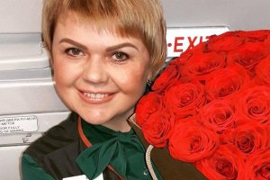 Бортпроводница Лена  (Со сломанными ребрами она спасала пассажиров. Спасла 43 жизни)