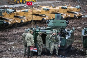 Военнослужащий погиб в результате обстрела наблюдательного пункта ВС Турции в Идлибе. В Генштаб ВС Турции был вызван российский атташе в Анкаре