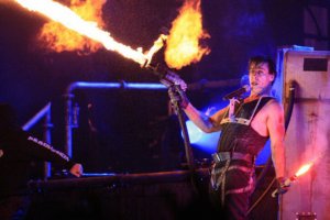 Пятничное: Легендарная группа Rammstein представила парфюм с «нотками кокаина и героина»