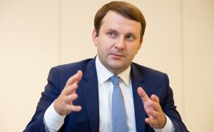 Максим Орешкин поспорил с ЦБ по поводу рисков необеспеченного кредитования: в этом секторе надувается пузырь, а другие кредиты «зажаты» действиями ЦБ