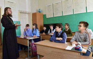 В РПЦ выступили за изучение священных текстов в рамках школьной программы по литературе