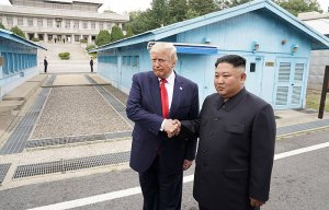 Трамп стал первым президентом США, ступившим на территорию КНДР