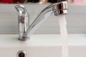 Названы регионы, где за услуги ЖКХ платят меньше 500 рублей