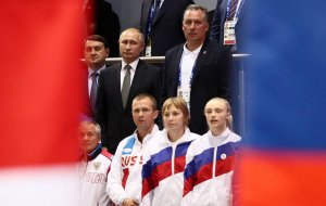 Путин стоя слушал украинский гимн на Европейских играх в Минске (Появление президента России в минском дворце спорта вызвало большое оживление на зрительских трибунах)