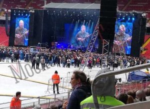 «Машина времени» отмечает свой юбилей на полупустом стадионе