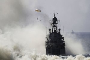 Российские военные начали учения в Черном море, где проходят маневры НАТО