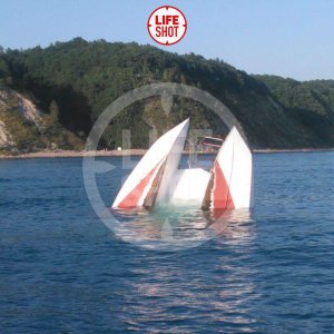 На борту перевернувшегося в Черном море судна находились 55 человек