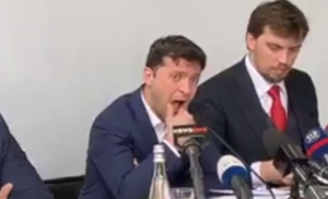 Странное поведение Зеленского озадачило пользователей соцсетей