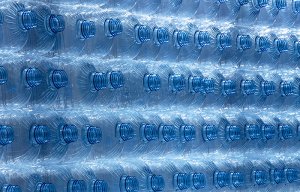 До 80% минеральной воды в магазинах оказалось контрафактом