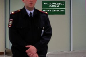 Таможенников в аэропорту «Домодедово» задержали по делу о взятке