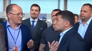 Зеленский стал участником скандала в аэропорту Николаева