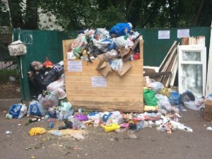 Жители двора в Кирове оказались заложниками конфликта регоператора и управляющей компании