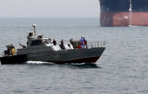 СМИ: Иран задержал в Персидском заливе иностранное судно с контрабандным топливом