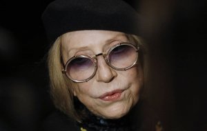 Инна Чурикова находится в реанимации в тяжелом состоянии