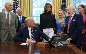 Трамп усомнился в целесообразности возвращения американцев на Луну