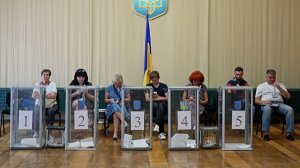 На Украине начались досрочные выборы в Раду