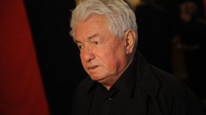 На могиле писателя Войновича установили скульптуру солдата Чонкина