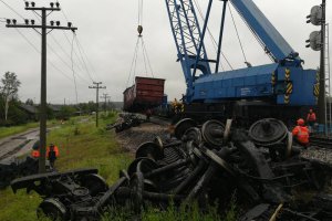 В Коми восстановили движение поездов, где сошли с пути 23 вагона