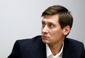 К Дмитрию Гудкову пришли с обысками (Навальный получил 30 суток ареста из-за призыва к участию в несанкционированной акции)