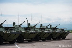 Десять российских бронетранспортеров доставили в Сербию