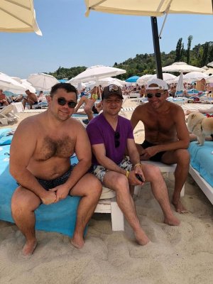 [чотамухохлов] Зеленский отдыхает с Богданом на пляже в Одессе